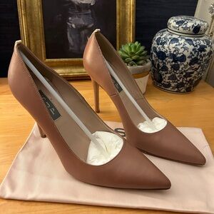 SJP Sarah Jessica Parker pumps - Fawn size 38 (women’s 7 1/2) tan leather heels